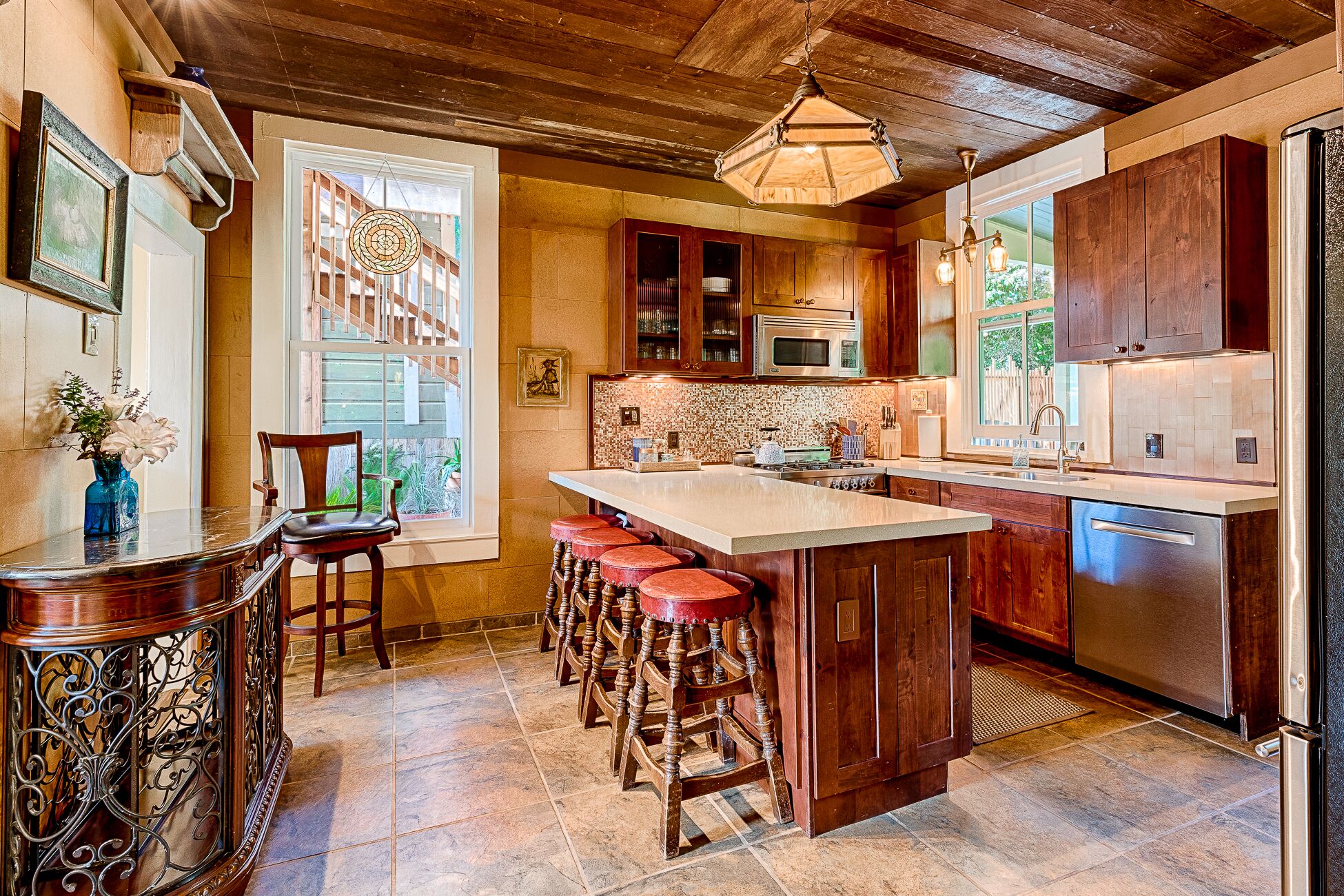 Duncans Mills historic beauty with vast valley views & hot tub - pets ok!