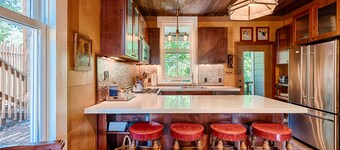 Duncans Mills historic beauty with vast valley views & hot tub - pets ok!