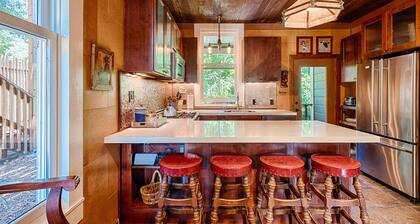 Duncans Mills historic beauty with vast valley views & hot tub - pets ok!