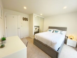 2 bedrooms, iron/ironing board, internet