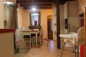 Dining - The House of Mamao a step away from the lake (Mergozzo)