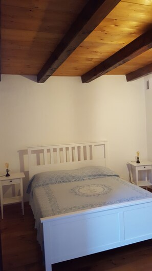 3 habitaciones, tabla de planchar con plancha, cuna de viaje y wifi 