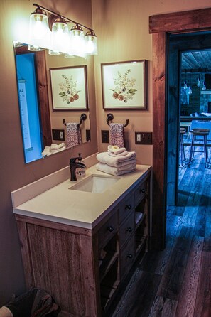 Combined shower/bathtub, hair dryer, towels, soap