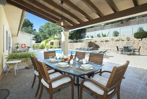 Outdoor dining - VILLA VALLORI - 5 MIN WALK TO THE BEACH (Cala Sant Vicenç)