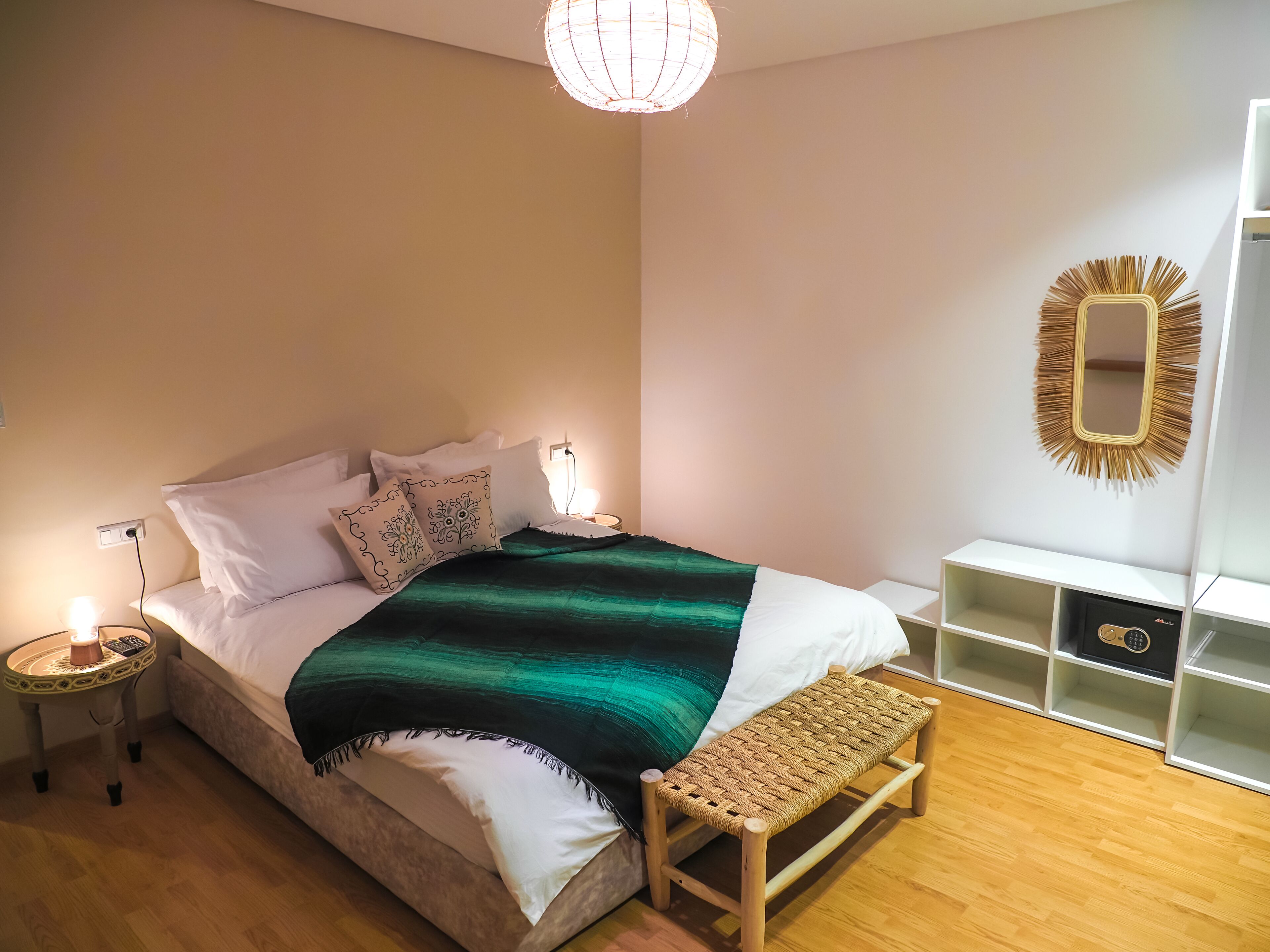 5 slaapkamers, een strijkplank/strijkijzer, wifi, beddengoed