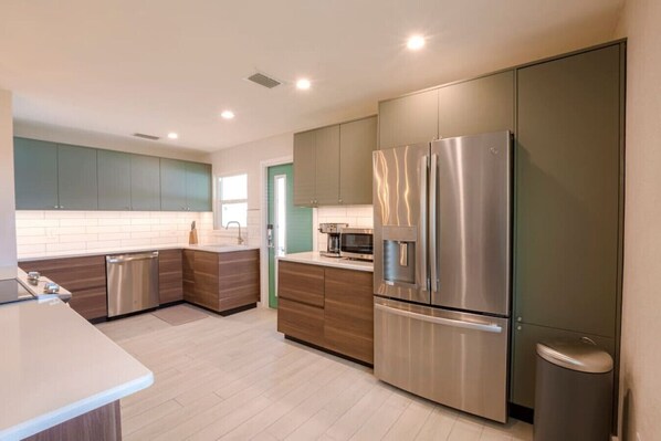 Fridge, microwave, oven, stovetop - TOP RATED! Namaste Here steps to Flagler & Beach (New Smyrna Beach)