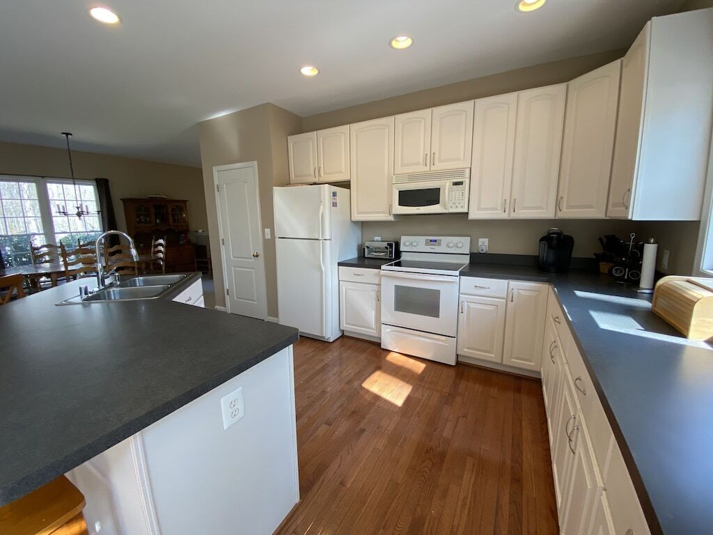 Two Primary Bedrooms w ensuite! Water front, dog-friendly, fire pit, boat slip