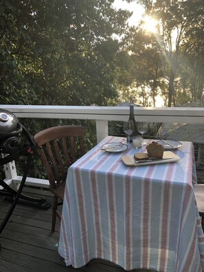 Outdoor dining - BIRDSONG <br>Stylish private couples loft with water glimpses through the treetops. (Pretty Beach)