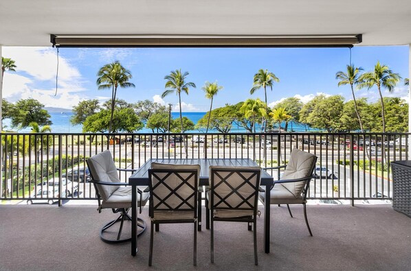 Outdoor dining - Maui Parkshore 414, Beautiful Remodel, Center Cut Top Floor, Amazing Ocean Views (Kihei)