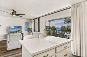 Interior - Maui Parkshore 414, Beautiful Remodel, Center Cut Top Floor, Amazing Ocean Views (Kihei)