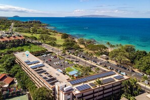 Exterior - Maui Parkshore 414, Beautiful Remodel, Center Cut Top Floor, Amazing Ocean Views (Kihei)