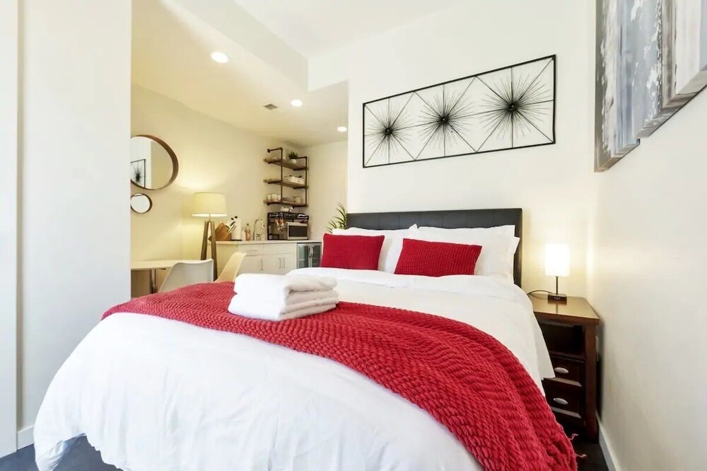 Luxe Private Studio Minutes from Downtown Denver! (CDC Safe)