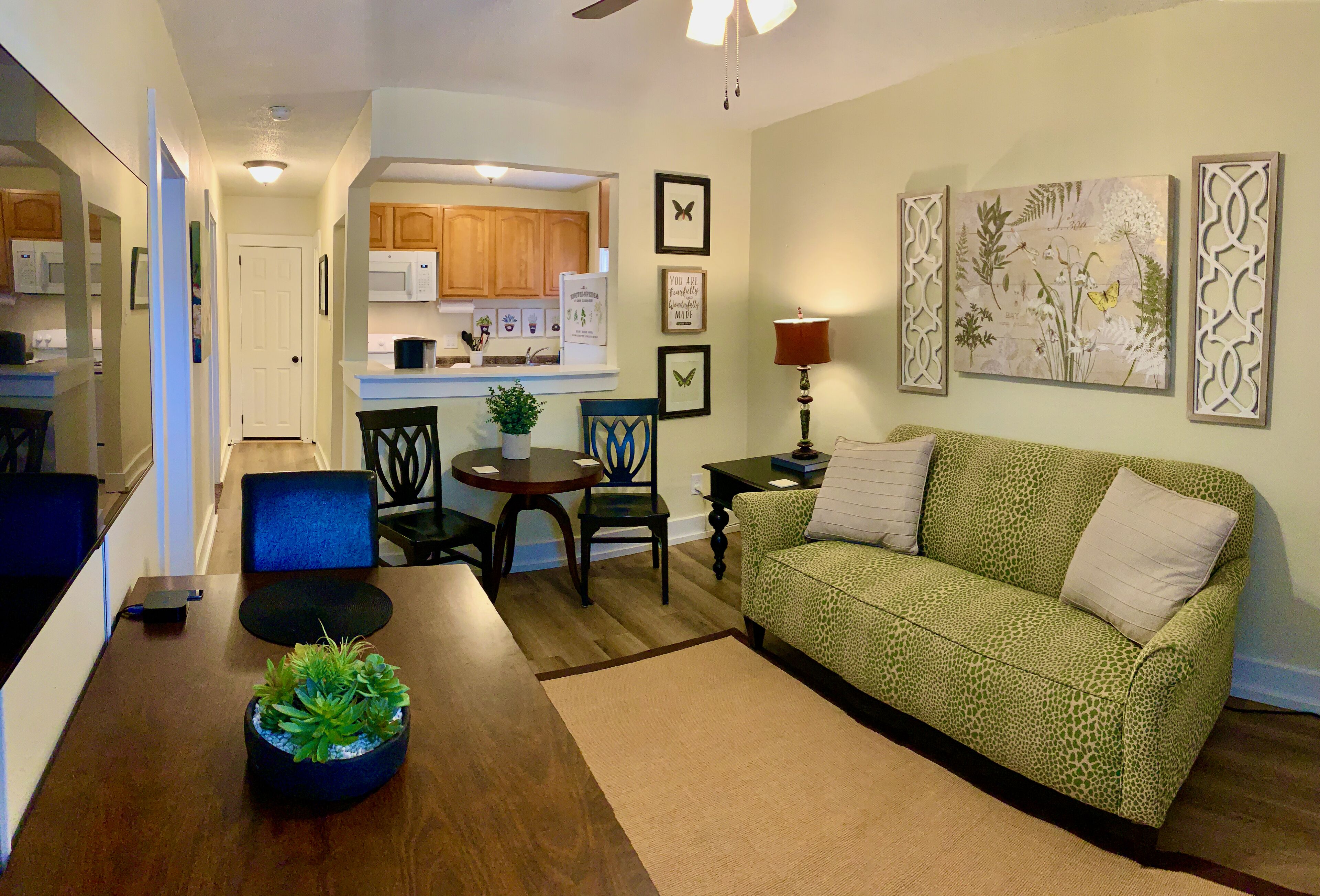 Comfortable & Clean 2-Bedroom Apt in Midtown