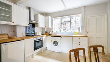 Fridge, oven, stovetop, toaster