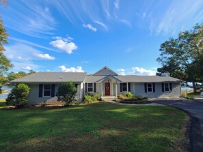 Exterior - Lake Lovers Getaway, Lake Front Home with 3 Master Suites, Docks and Boat Launch (Waterloo)