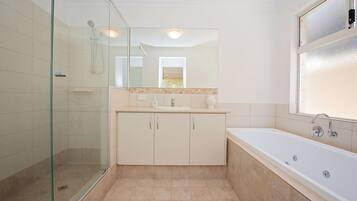 Shower, jetted bath, hair dryer, towels
