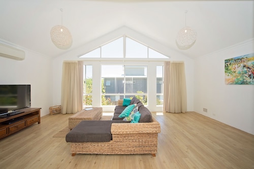 Close to beach and town in a quiet location. 