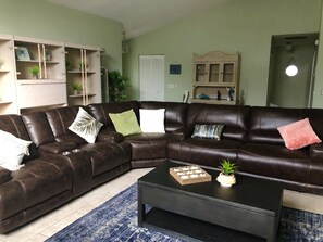 Smart TV, fireplace, DVD player, ping pong