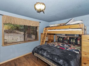4 Schlafzimmer, Reisekinderbett, kostenloses WLAN, Bettwäsche