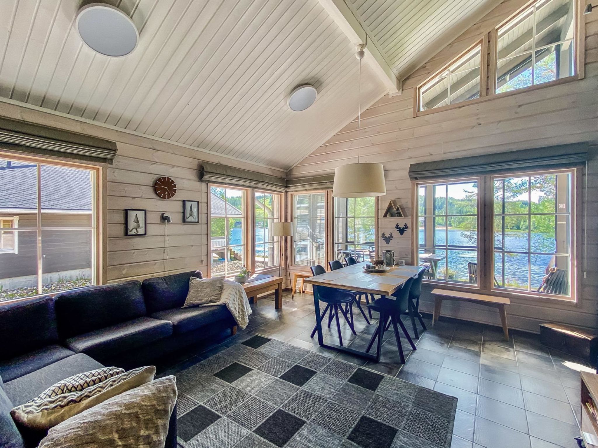 Televisio, DVD-soitin, työhuone