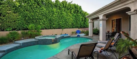 Piscine extérieure, piscine chauffée