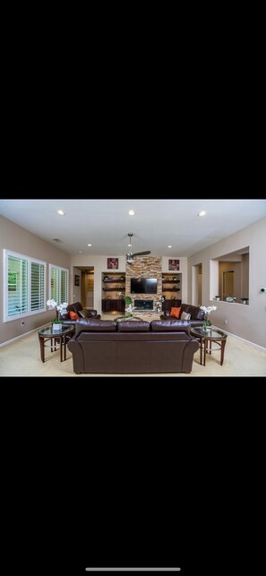 Smart TV, fireplace, ping pong