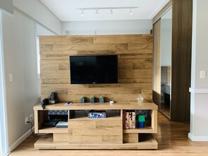 Business Studio Suite | Television - Akile Carlos Sampaio (São Paulo)