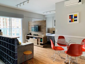 Suíte estúdio empresarial | Área de estar | Smart TV