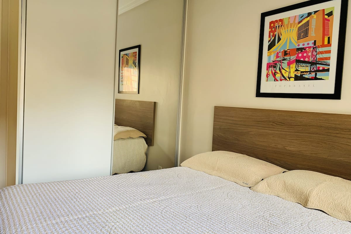 Executive Studio Suite | Individually decorated, desk, iron/ironing board, free WiFi