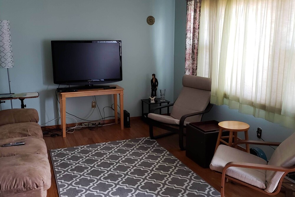 Comfy two bedroom space in quiet neighborhood