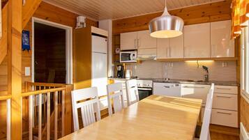 Jääkaappi, mikroaaltouuni, astianpesukone