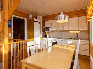 Kühlschrank, Mikrowelle, Geschirrspüler, Kochgeschirr/Geschirr/Besteck