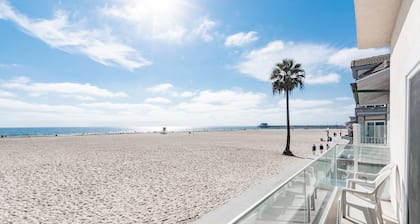Spectacular Ocean Views at Affordable Prices | Super Central | Walk to Everything! (upstairs unit)