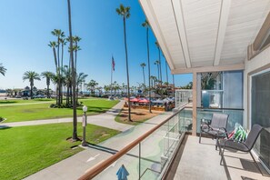 Property grounds - Stay at the Center of the Balboa Pier Promenade & Walk to All the Fun! (Newport Beach)
