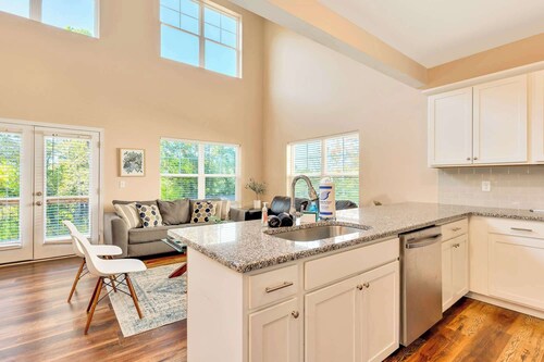 Cityscape Haven at Missionary Ridge with a hot tub