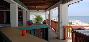 屋外ダイニングエリア