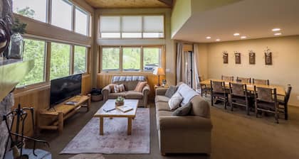 Ski-in/Ski-Out townhome, family-friendly, ideally located to resort amenities