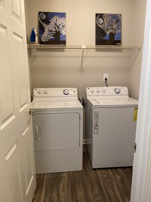 Interior - Genesis 2BR/2BA near Truist Park  (Atlanta)