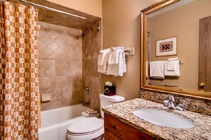 Combined shower/tub, towels, toilet paper