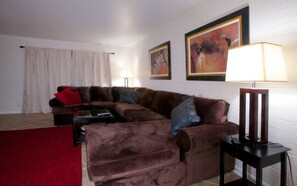 Smart TV - 3 Bedroom 2 Bath on Golf Course (Sun City)