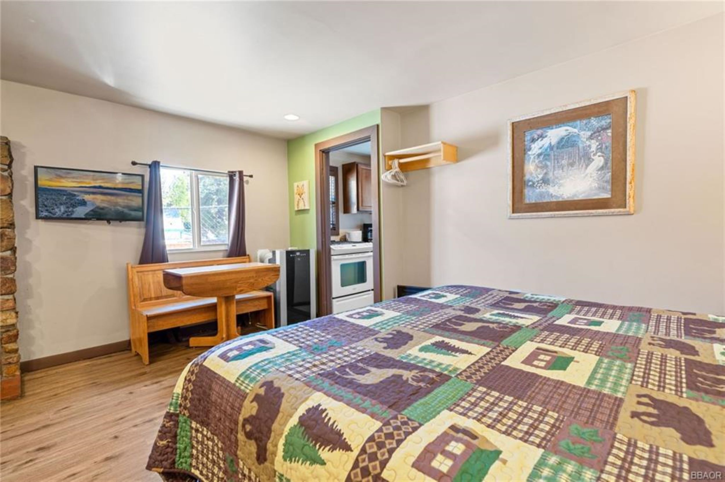 Grey Fox Studio  Pet Friendly Adjacent to Cottage 1