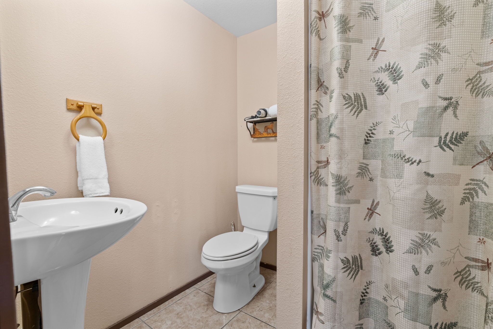 Grizzly Bear Studio Pet Friendly Walk to Village, Lake and Forest