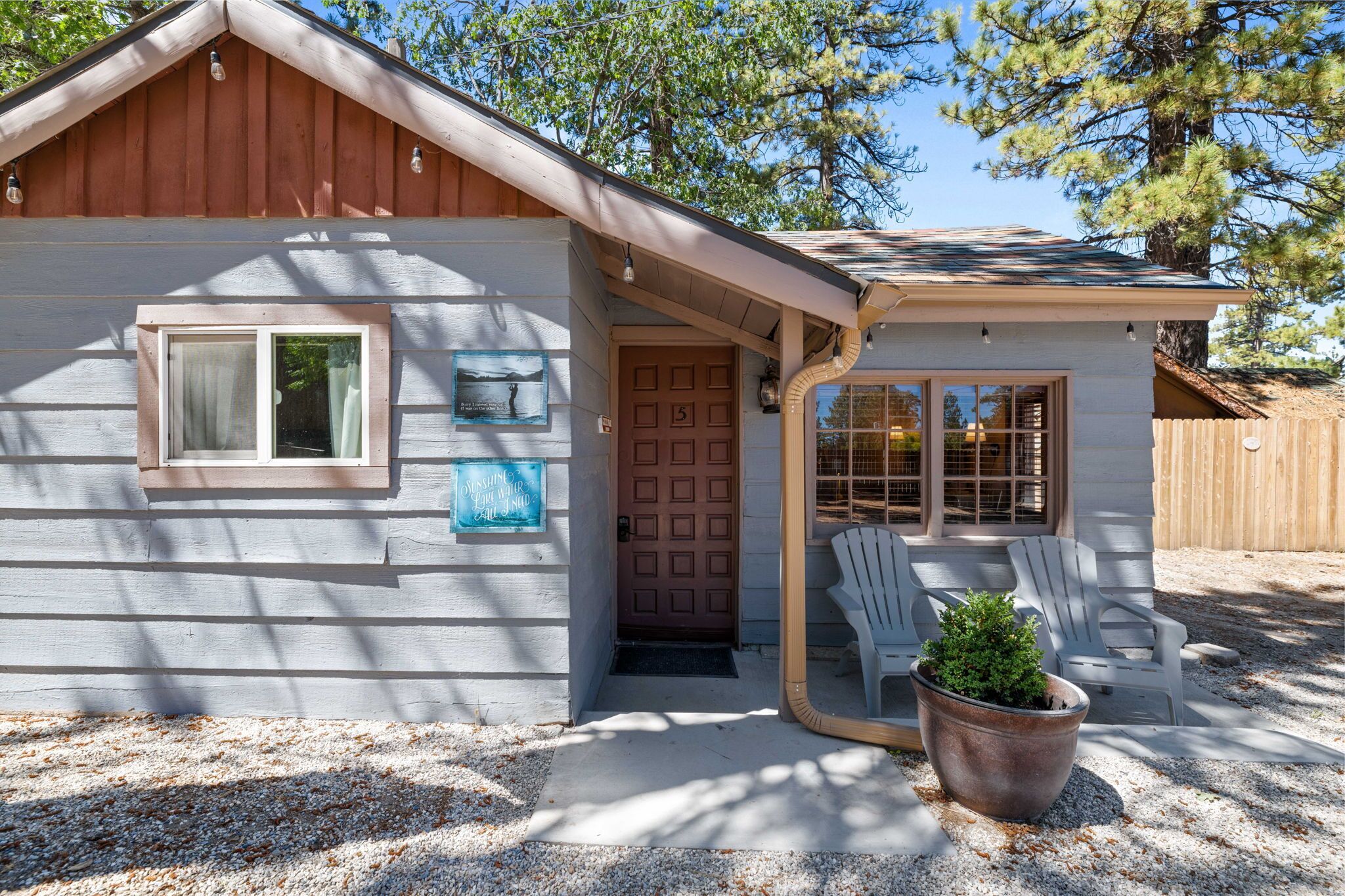 Grizzly Bear Studio Pet Friendly Walk to Village, Lake and Forest