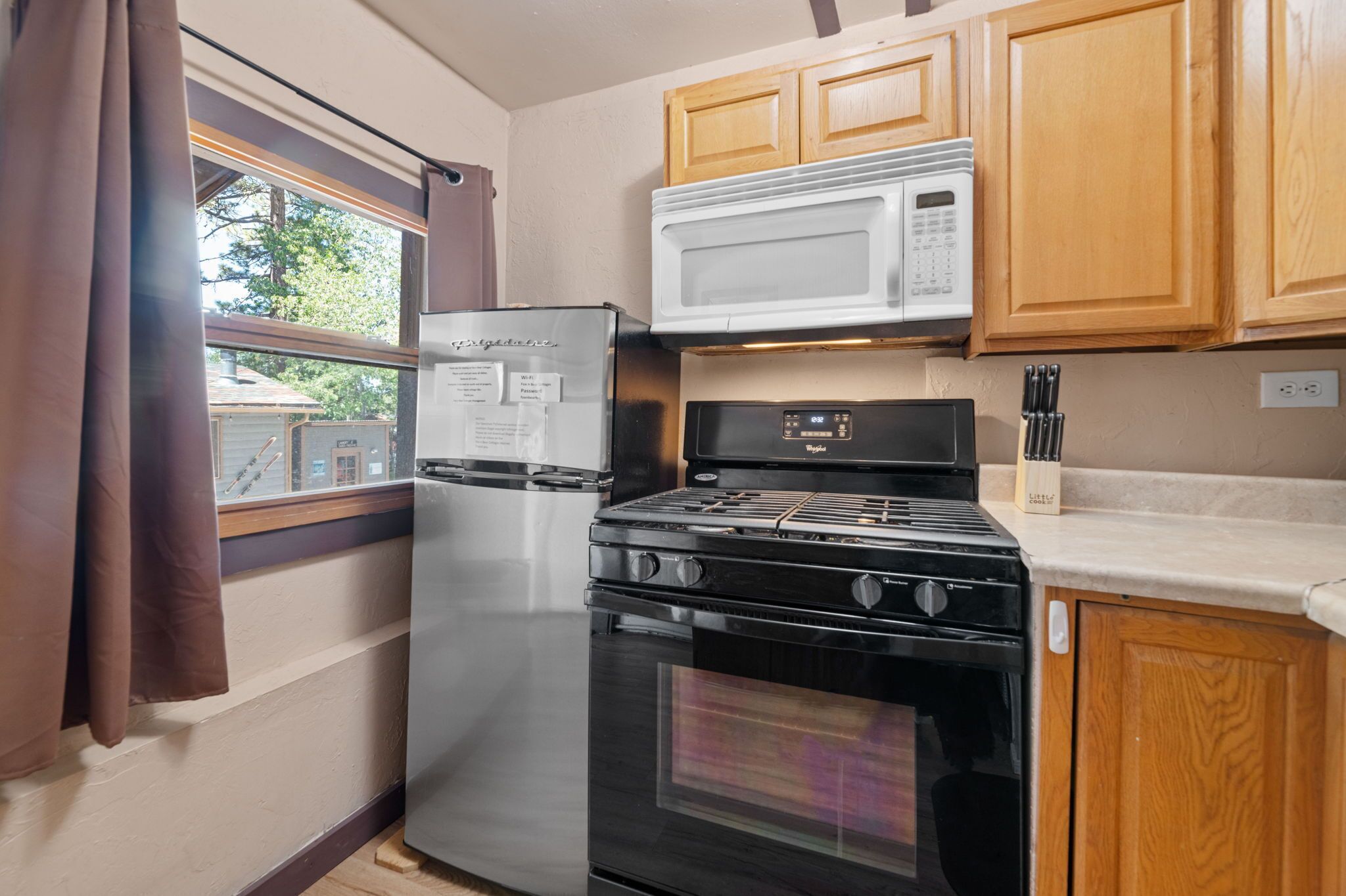 Red Fox Sudio Pet Friendly Convenient Location