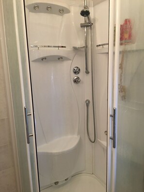 Shower, hair dryer - Maison lac de vouglans (Charchilla)
