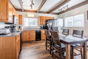 Fridge, microwave, oven, stovetop - Hidden Meadow Cabin-June Lake, CA (June Lake)