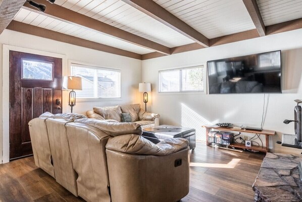 Televisión y chimenea