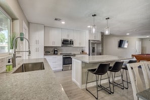 Fridge, microwave, oven, stovetop - Tempe Remodel / Pool and Game Room! (Tempe)