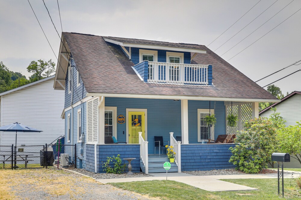 Pet-Friendly ‘Murph Landing’ - 1 Mile to WVU!