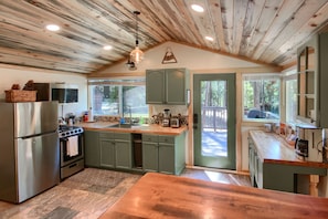 雪櫃、微波爐、焗爐、爐具